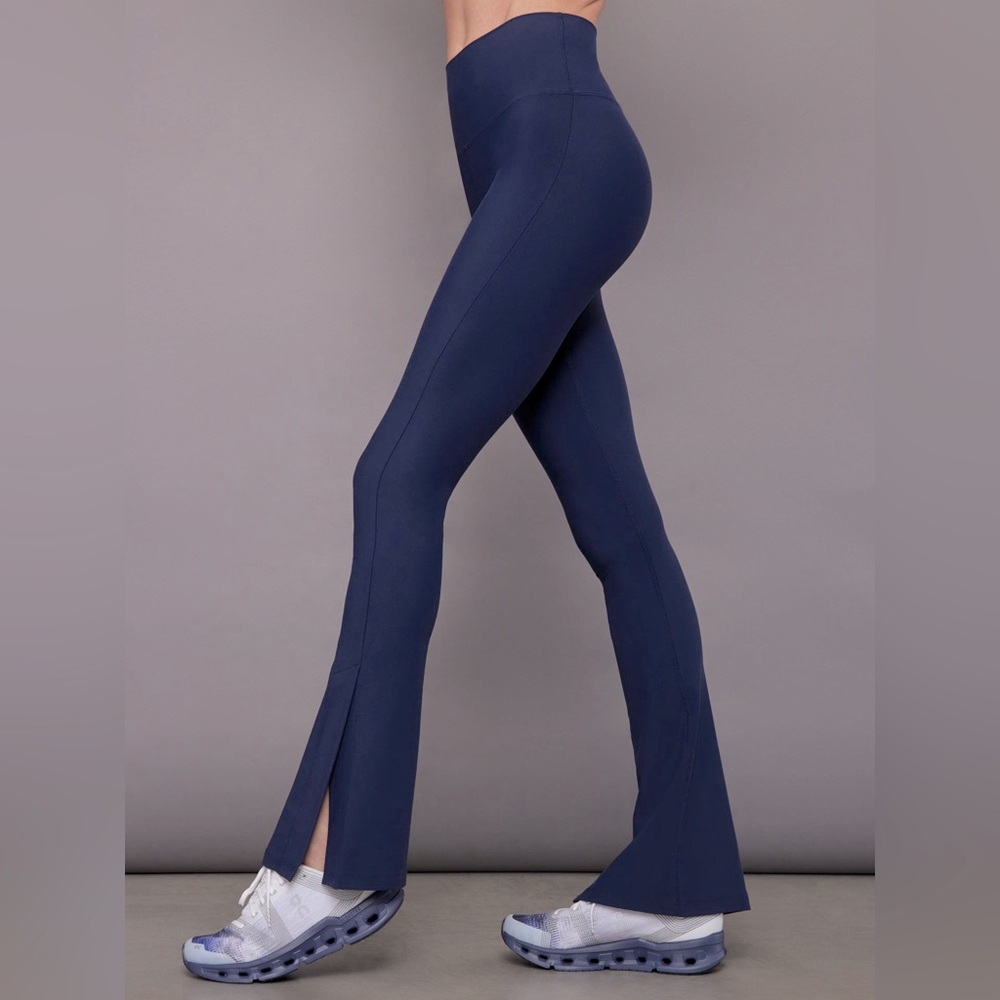 🧘🏻‍♀️Side Split Navy Bootcut Flare Leggings🧘🏻‍♀️ ~small